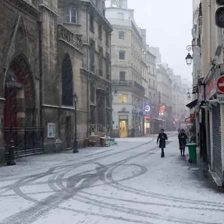Les Halles Apartment Paris